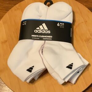 New with tags men’s Adidas socks size 6-12. 6 pack